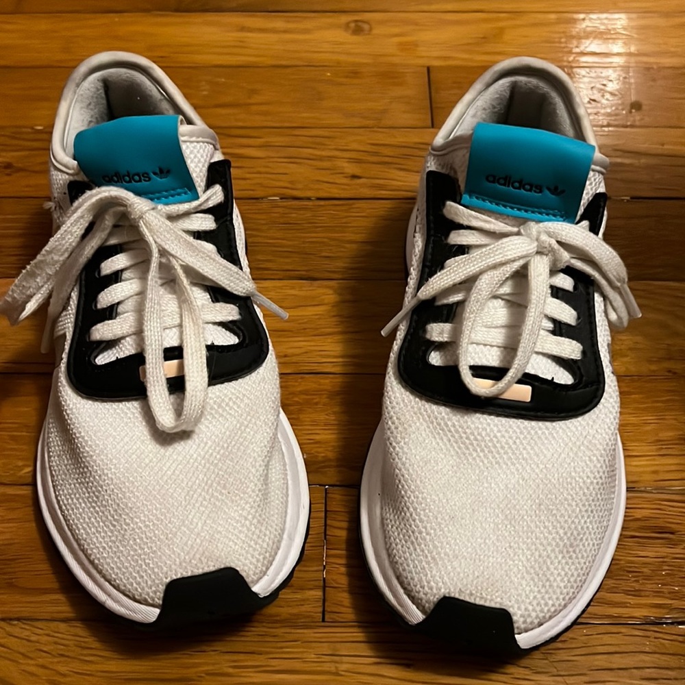 Girls size 5.5 Addidas